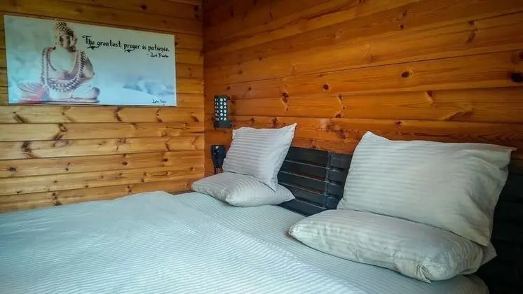 Kır Evi, Bahçe Manzaralı