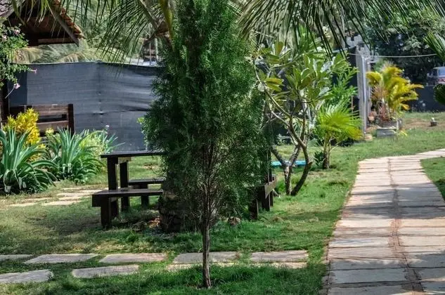 Kır Evi, Bahçe Manzaralı