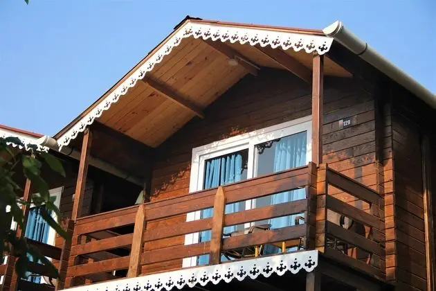 Kır Evi, Bahçe Manzaralı