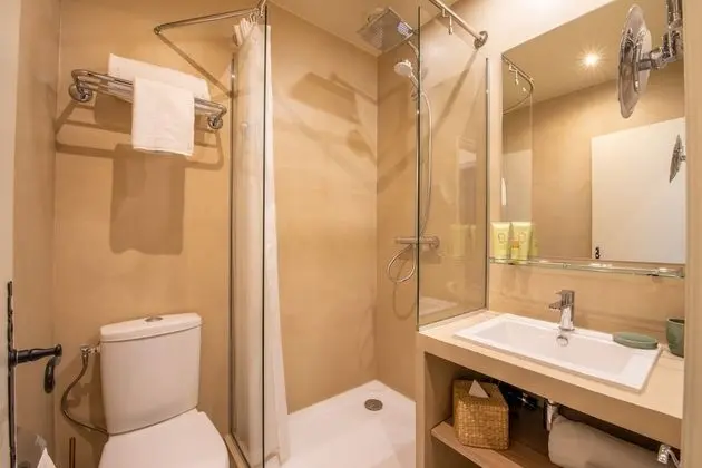 Basic Tek Büyük Yataklı Oda