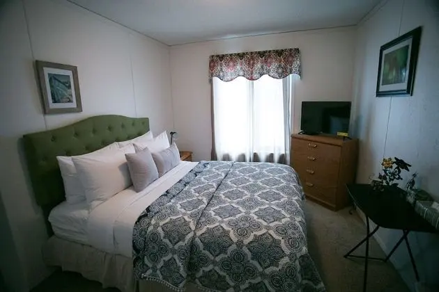 Signature Oda, 1 Büyük (Queen) Boy Yatak, Ortak Banyo