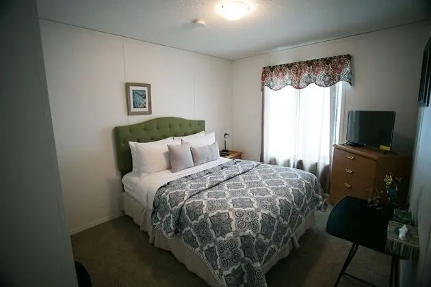 Signature Oda, 1 Büyük (Queen) Boy Yatak, Ortak Banyo