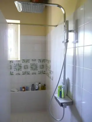 Tek Büyük Yataklı Oda, Ortak Banyo