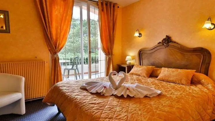 Comfort Tek Büyük veya İki Ayrı Yataklı Oda