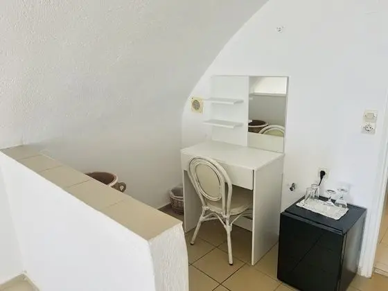 Standard Tek Büyük Yataklı Oda (Caldera View)