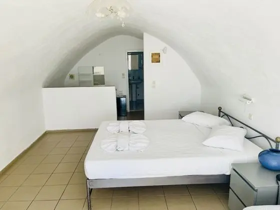 Standard Tek Büyük Yataklı Oda (Caldera View)
