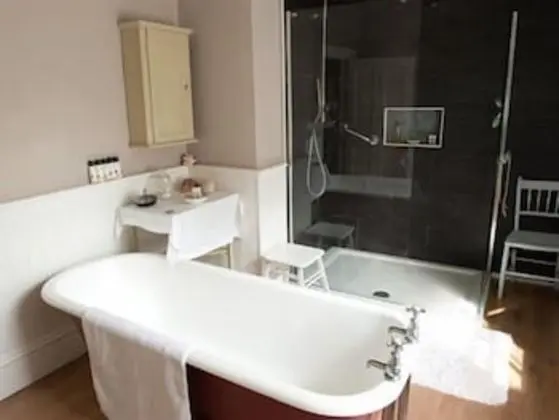 Classic Tek Büyük veya İki Ayrı Yataklı Oda, Ortak Banyo, Bahçe Manzaralı