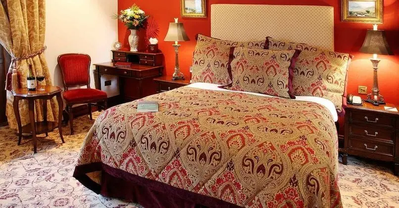 Standard Tek Büyük Yataklı Oda