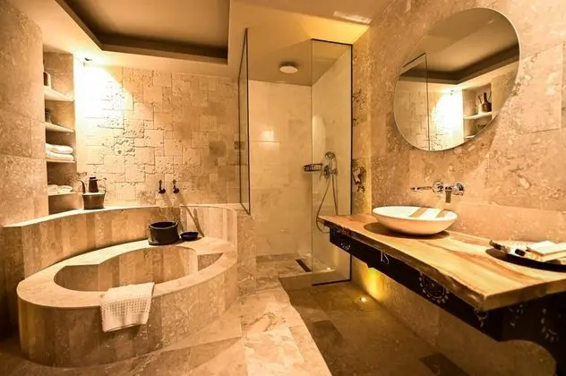Türk Hamamlı Suite,    , Balkonlu