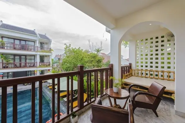 Family Üç Kişilik Oda, Balkon, Bahçe Manzaralı