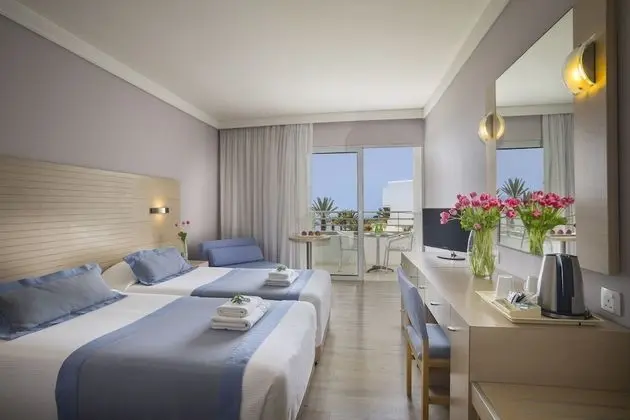 Tek Büyük veya İki Ayrı Yataklı Oda, Kısmi Deniz Manzaralı