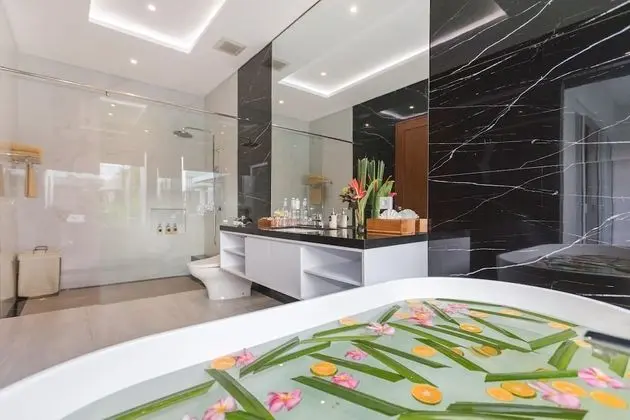 Luxury Villa, 4 Yatak Odası, Havuz Manzaralı