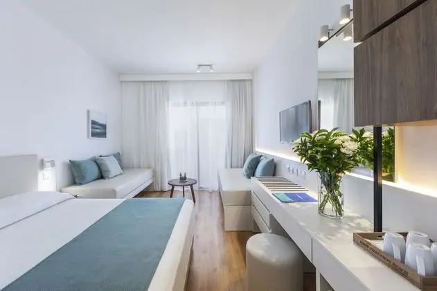 Tek Büyük veya İki Ayrı Yataklı Oda, Deniz Manzaralı