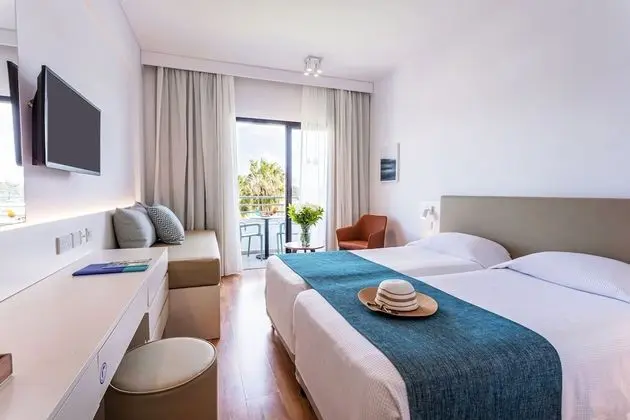 Tek Büyük veya İki Ayrı Yataklı Oda, Deniz Manzaralı