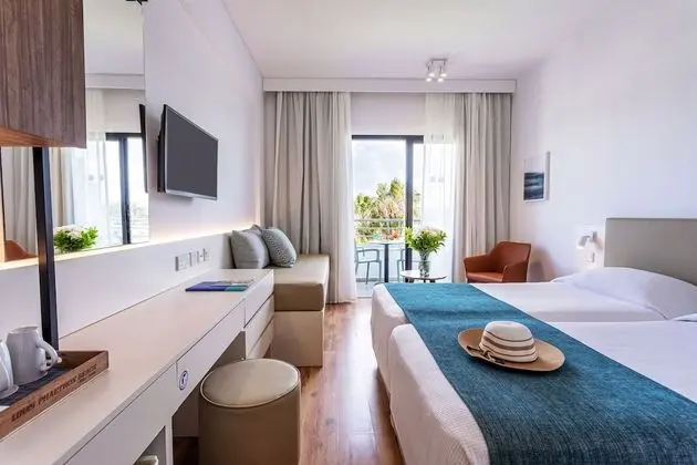 Tek Büyük veya İki Ayrı Yataklı Oda, Deniz Manzaralı