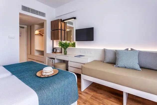 Tek Büyük veya İki Ayrı Yataklı Oda, Deniz Manzaralı