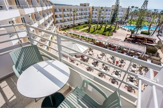 Tek Büyük veya İki Ayrı Yataklı Oda, Deniz Manzaralı
