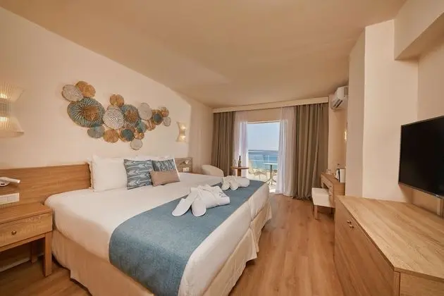 My Favorite Club Junior Suite Frontal Sea View (2 Adults)