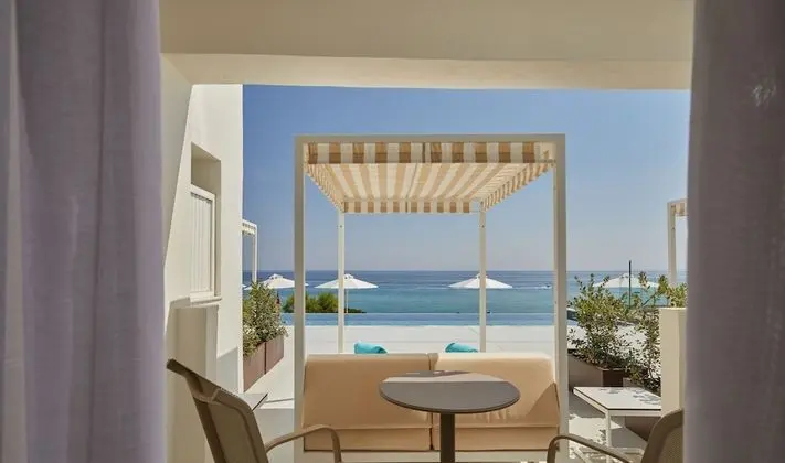 My Favorite Club Junior Suite Sea View Swim Up (2 adults)