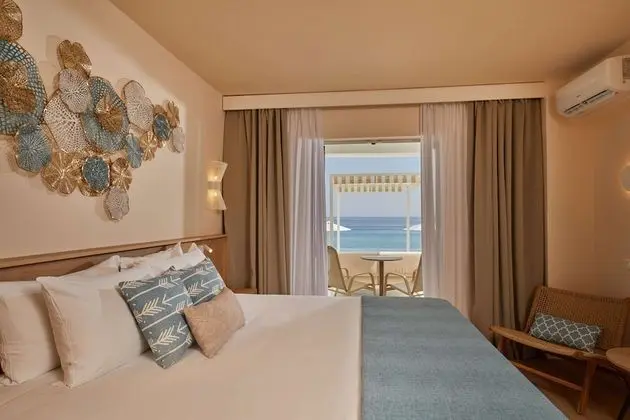 My Favorite Club Junior Suite Sea View Swim Up (2 adults)
