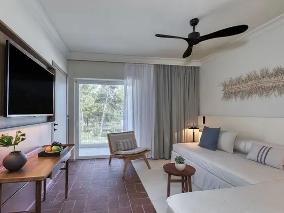 Grand Tropical Nest