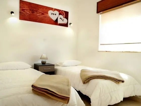 Tek Büyük veya İki Ayrı Yataklı Oda, Ortak Banyo (Quarto 1)