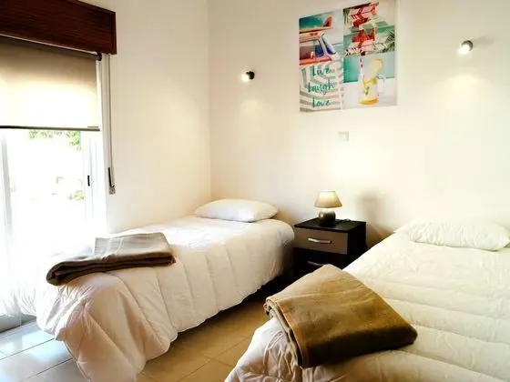 Tek Büyük veya İki Ayrı Yataklı Oda, Ortak Banyo (Quarto 2)