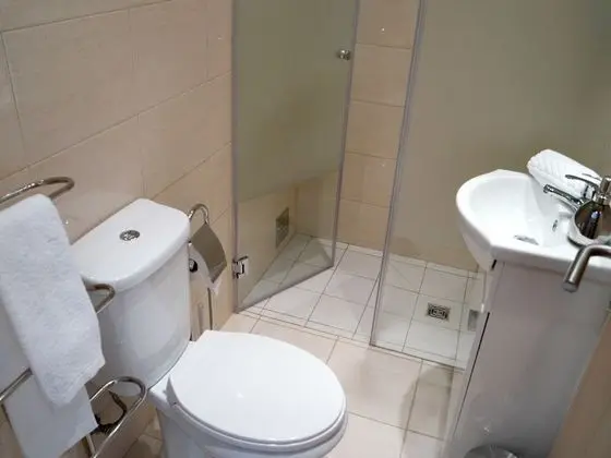 Tek Büyük veya İki Ayrı Yataklı Oda, Ortak Banyo (Quarto 2)