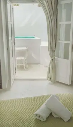 Stüdyo, Sıcak Su Havuzu