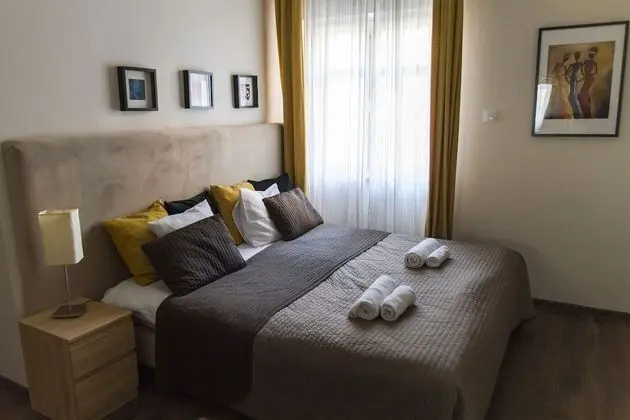 Standard Stüdyo, Küçük Mutfak