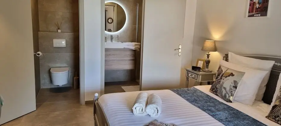 Deluxe Tek Büyük Yataklı Oda, Bahçe Manzaralı, Havuz Kenarı