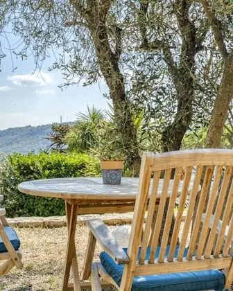 Deluxe Tek Büyük Yataklı Oda, Bahçe Manzaralı, Havuz Kenarı