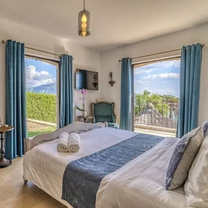 Deluxe Tek Büyük Yataklı Oda, Havuz Kullanımı, Bahçe Manzaralı