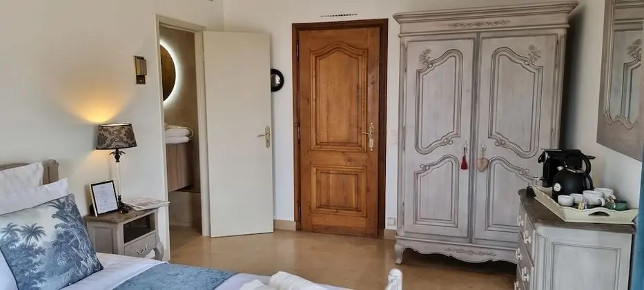 Deluxe Tek Büyük Yataklı Oda, Havuz Kullanımı, Bahçe Manzaralı