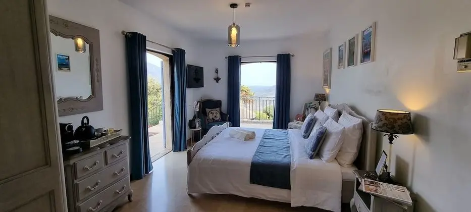 Deluxe Tek Büyük Yataklı Oda, Havuz Kullanımı, Bahçe Manzaralı