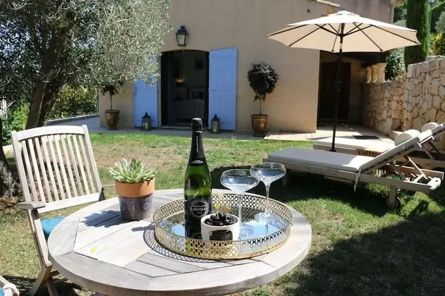 Deluxe Tek Büyük Yataklı Oda, Havuz Kullanımı, Bahçe Manzaralı