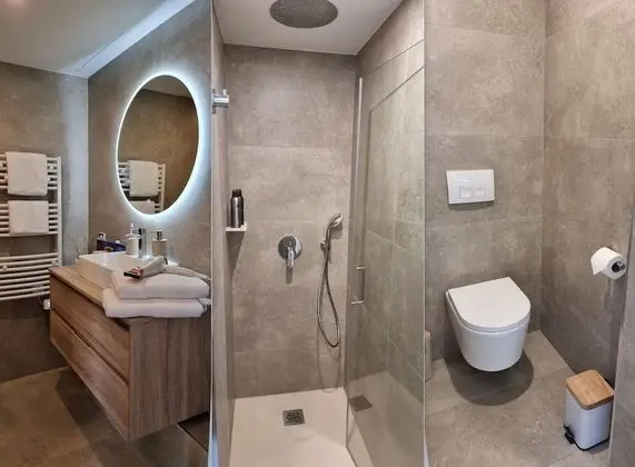 Deluxe Tek Büyük Yataklı Oda, Havuz Kullanımı, Bahçe Manzaralı