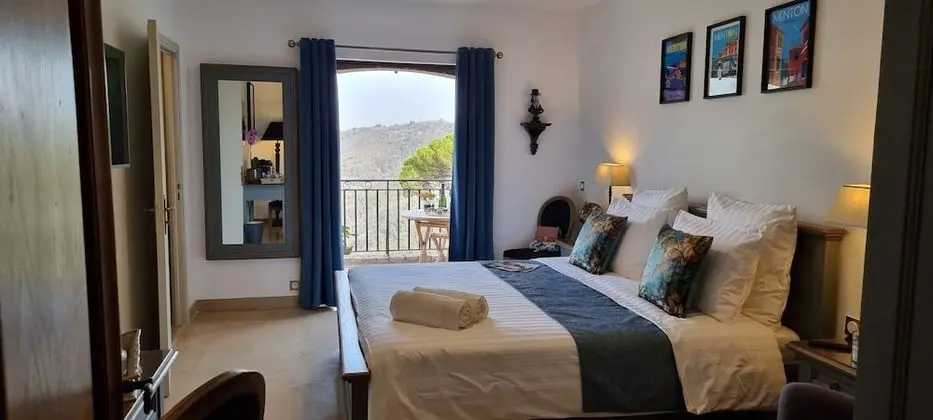 Deluxe Tek Büyük Yataklı Oda, Havuz Kullanımı, Vadi Manzaralı