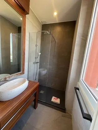 Standard Tek Büyük Yataklı Oda, Banyolu/Duşlu, Deniz Manzaralı