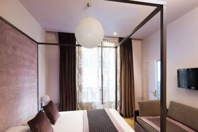 Tek Büyük Yataklı Oda