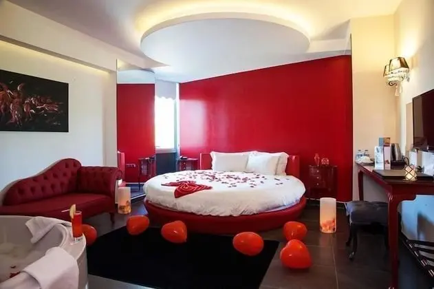 Honeymoon Tek Büyük Yataklı Oda