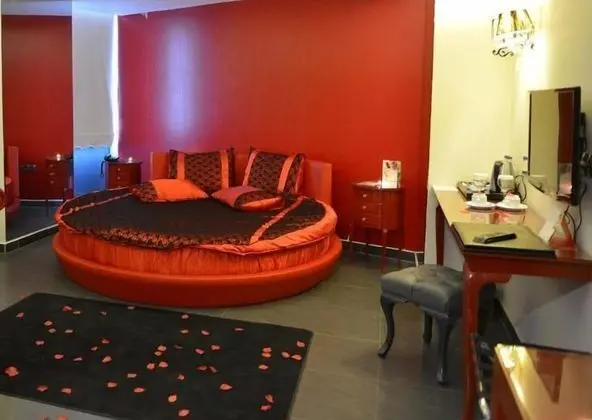 Honeymoon Tek Büyük Yataklı Oda