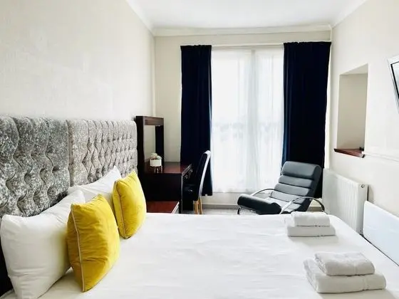 Standard Tek Büyük Yataklı Oda