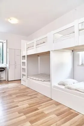 Ortak Ranzalı Oda, Sadece erkekler için, Sigara İçilmez, Özel Banyo