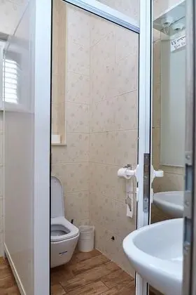 Ortak Ranzalı Oda, Sadece erkekler için, Sigara İçilmez, Özel Banyo