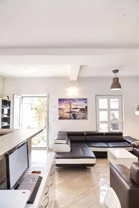 Ortak Ranzalı Oda, Sadece erkekler için, Sigara İçilmez, Özel Banyo