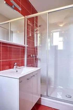 Ortak Ranzalı Oda, Sadece erkekler için, Sigara İçilmez, Özel Banyo