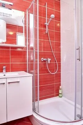 Ortak Ranzalı Oda, Sadece erkekler için, Sigara İçilmez, Özel Banyo