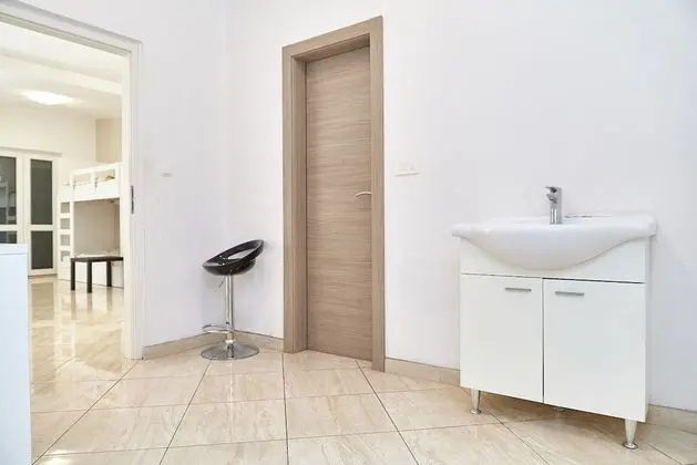 Ortak Ranzalı Oda, Sadece kadınlar için, Sigara İçilmez, Özel Banyo