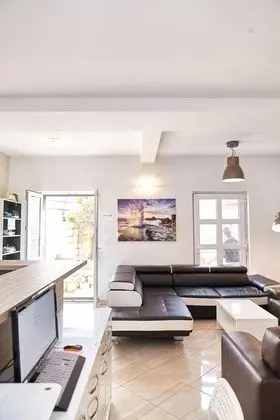 Ortak Ranzalı Oda, Sadece kadınlar için, Sigara İçilmez, Özel Banyo